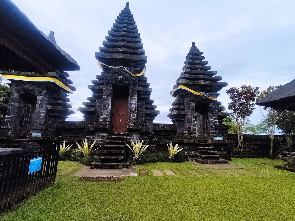 Pura Parahyangan Agung Jagatkarta