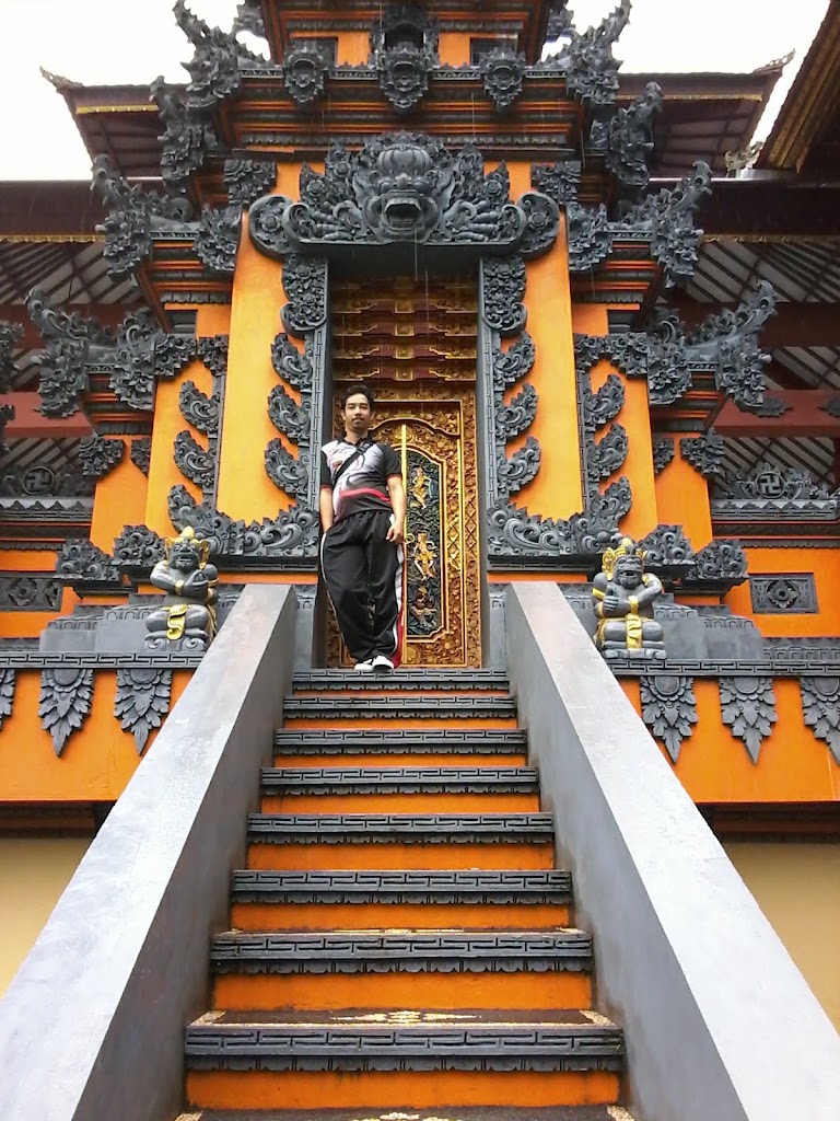 Pura Siwa Stana Giri
