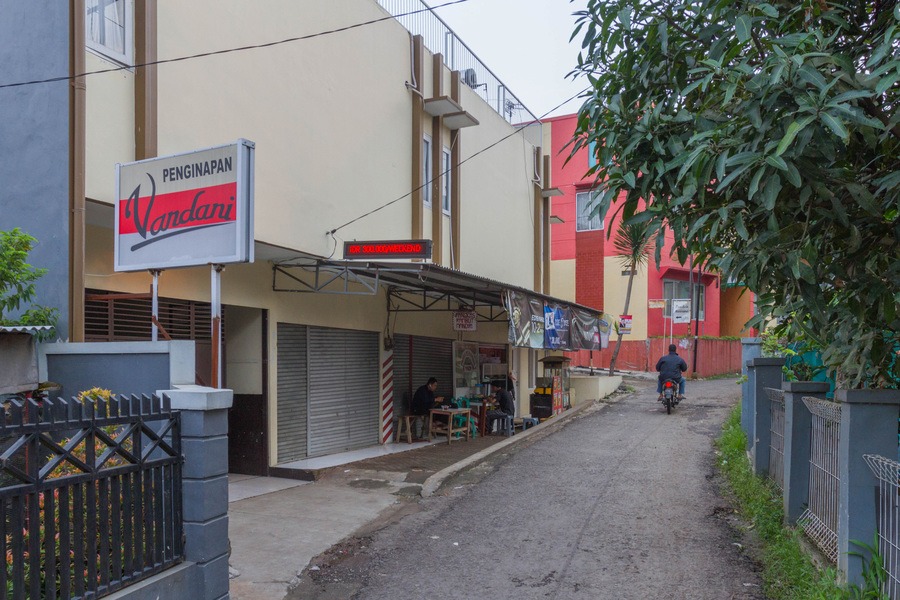 RedDoorz Plus near IPDN