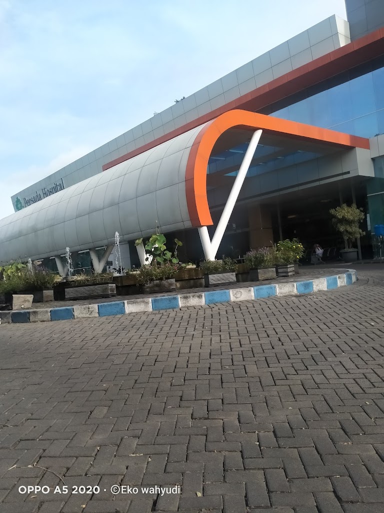 RedDoorz near Plaza Araya