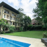 Warm boutique hotel offering modern or country-style quarters