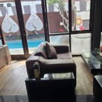 Sophisticated lodging with a wine bar & a casual restaurant