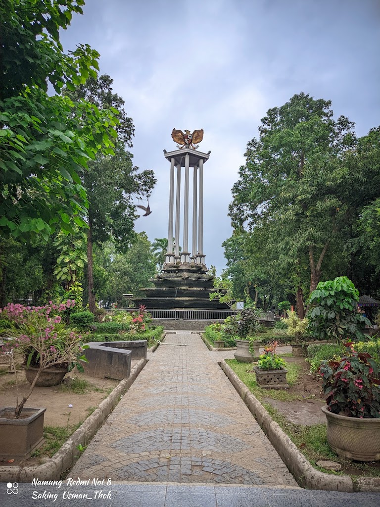 Taman Aloon Aloon Tulungagung