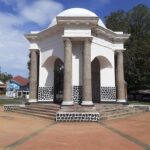 Thomas Parr Monument