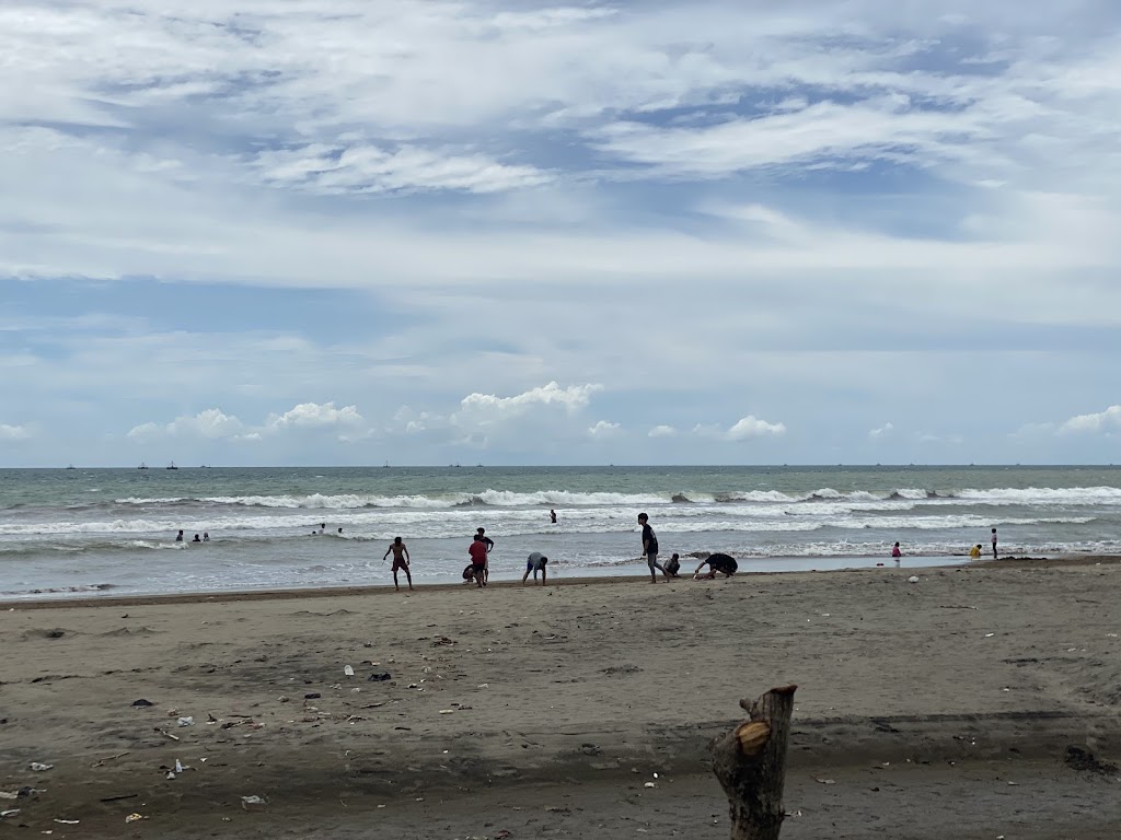 Wisata Alam Pantai Sukawayana