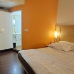 a lobby bar & free Wi-Fi.